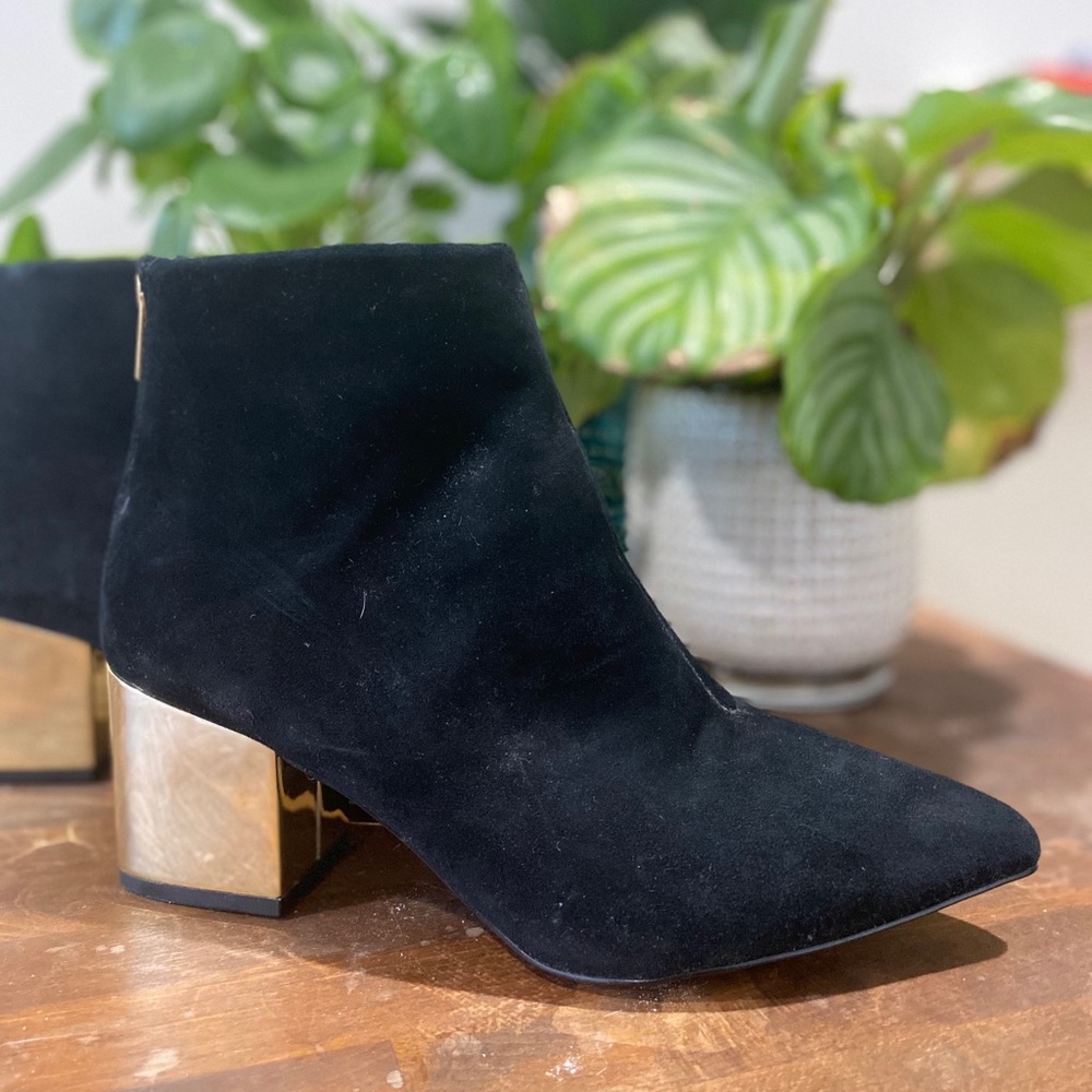 Never Worn Steve Madden Gold Heeled Booties